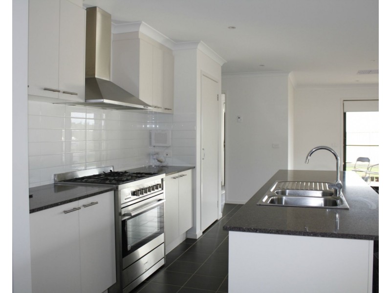 24 Gattuso Drive, Cobram VIC 3644