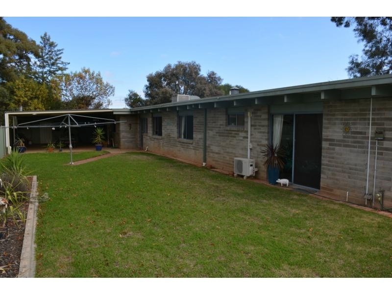 16 Toms Drive, Cobram VIC 3644