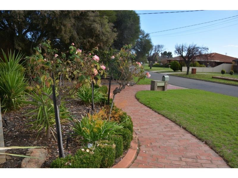 16 Toms Drive, Cobram VIC 3644