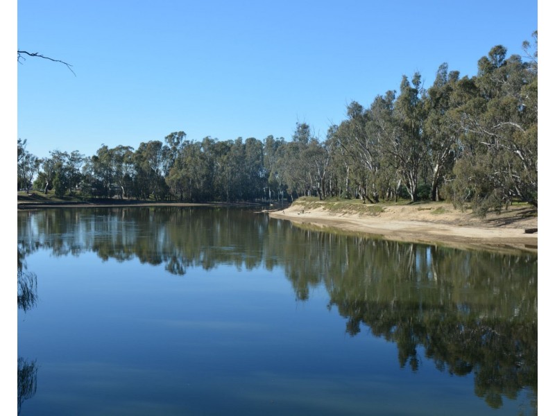 23 Anzac Avenue, Tocumwal NSW 2714