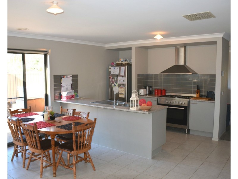 23 Anzac Avenue, Tocumwal NSW 2714