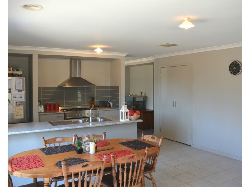 23 Anzac Avenue, Tocumwal NSW 2714