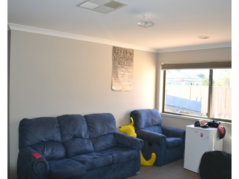 23 Anzac Avenue, Tocumwal NSW 2714