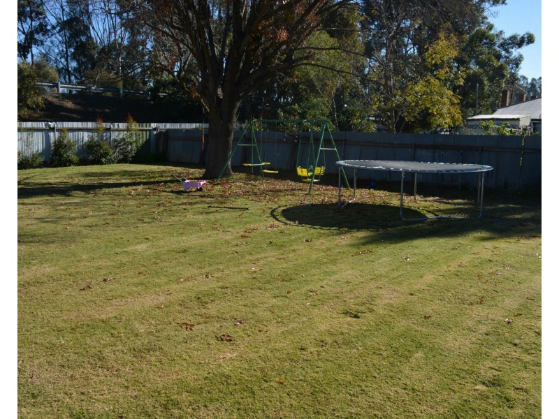 23 Anzac Avenue, Tocumwal NSW 2714