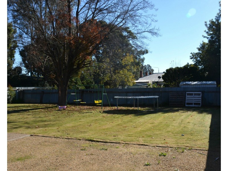 23 Anzac Avenue, Tocumwal NSW 2714