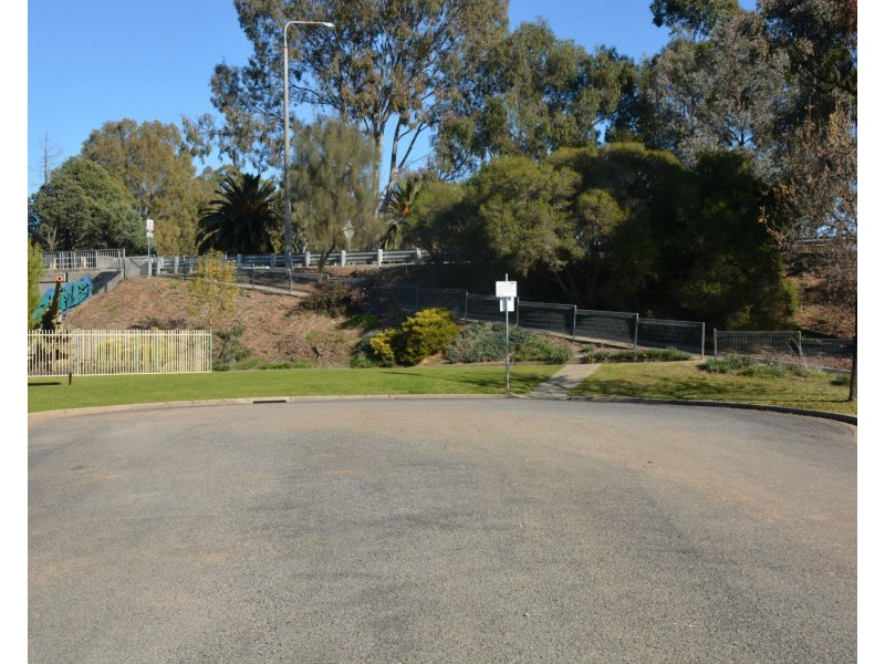 23 Anzac Avenue, Tocumwal NSW 2714