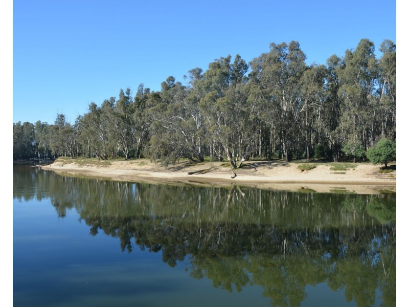 23 Anzac Avenue, Tocumwal NSW 2714