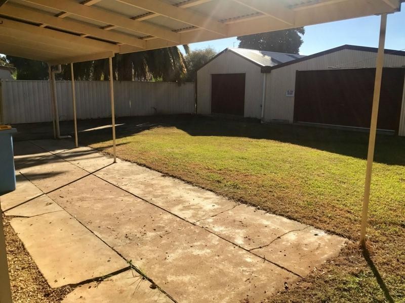 11 Lisfarron Avenue, Cobram VIC 3644
