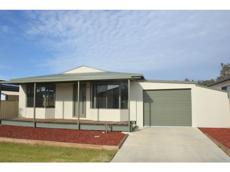 25 Andre Street, Green Palms Village, Cobram VIC 3644