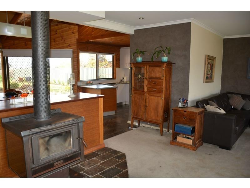 15 Moore Street, Katamatite VIC 3649