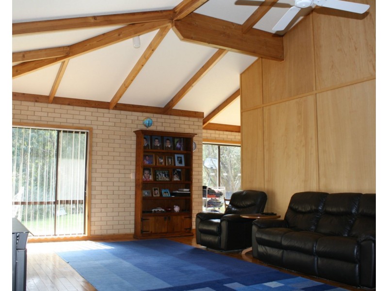 14 Barnes Road, Cobram VIC 3644