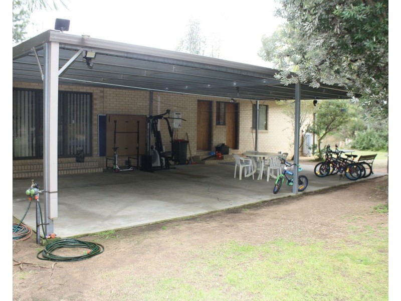 14 Barnes Road, Cobram VIC 3644