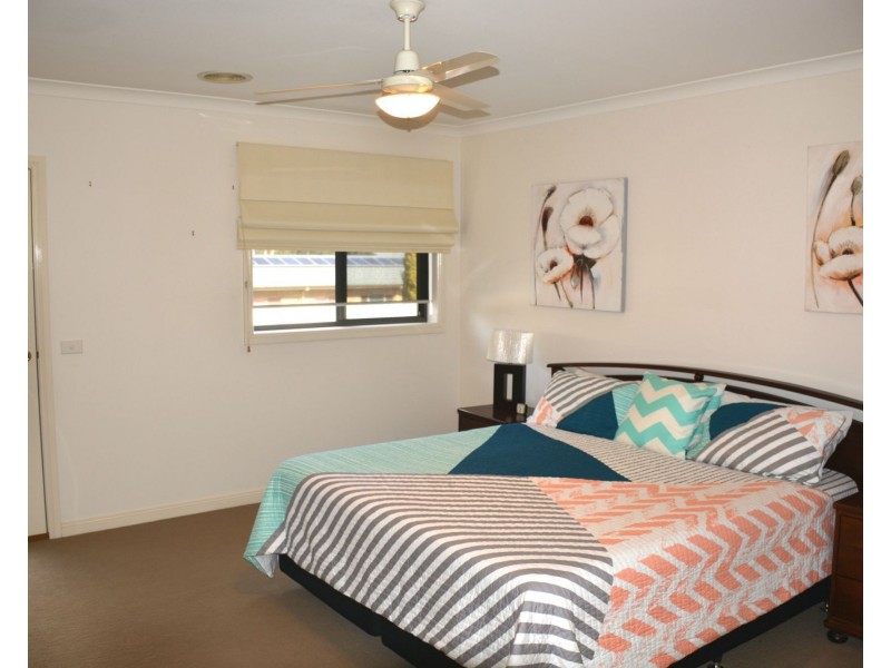 42 Lawson Drive, Barooga NSW 3644