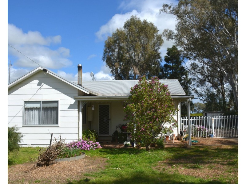 15 Kenny Road, Yarroweyah VIC 3644