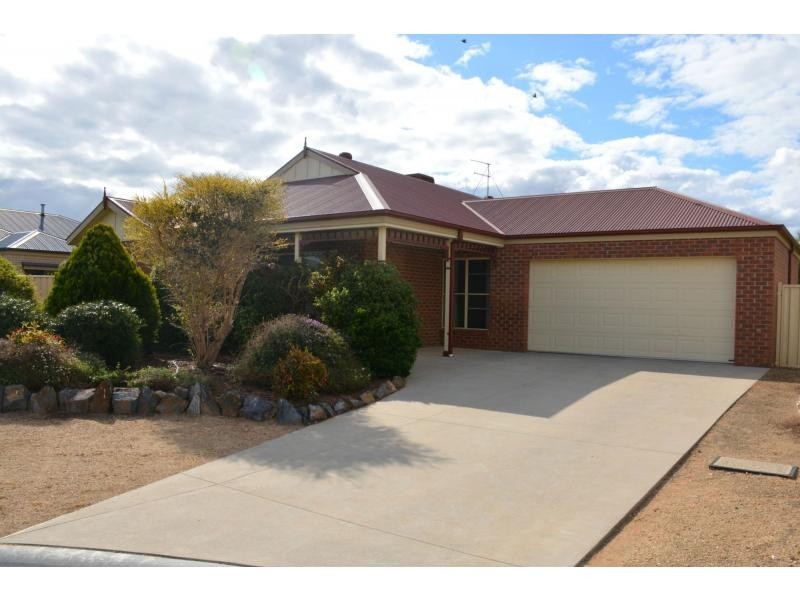 2 Alexandra Court, Cobram VIC 3644