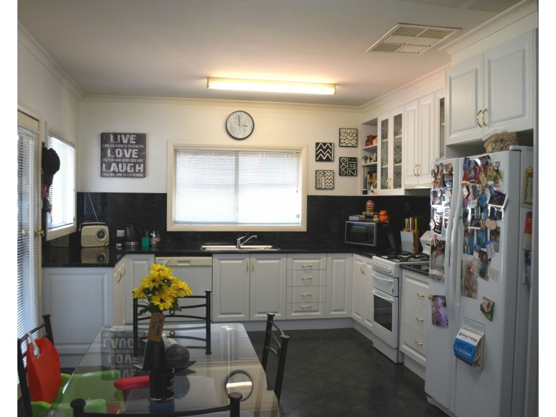 9 Glenavon Street, Cobram VIC 3644
