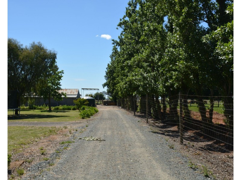 1724 Larissa Road, Yarroweyah VIC 3644