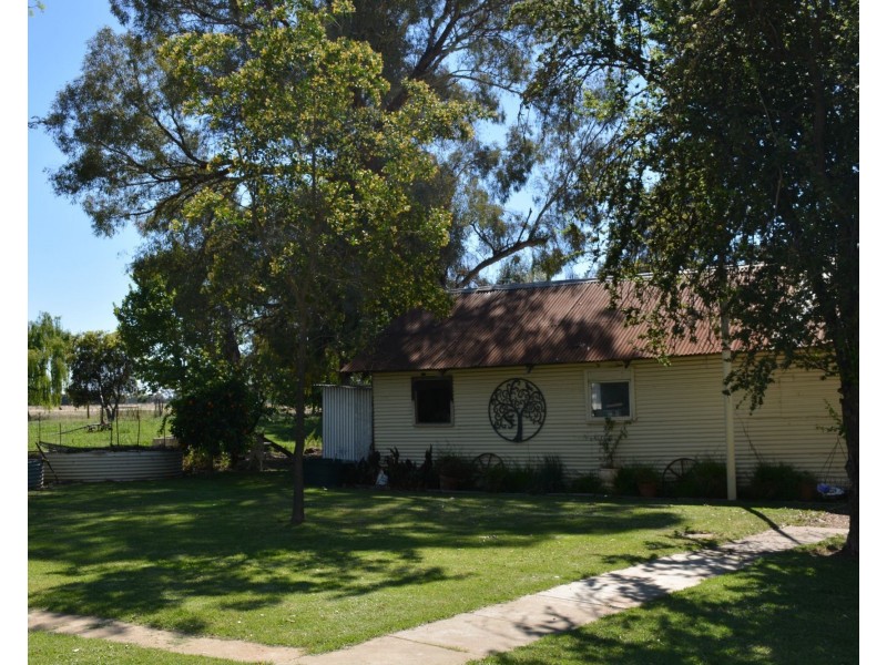 1724 Larissa Road, Yarroweyah VIC 3644