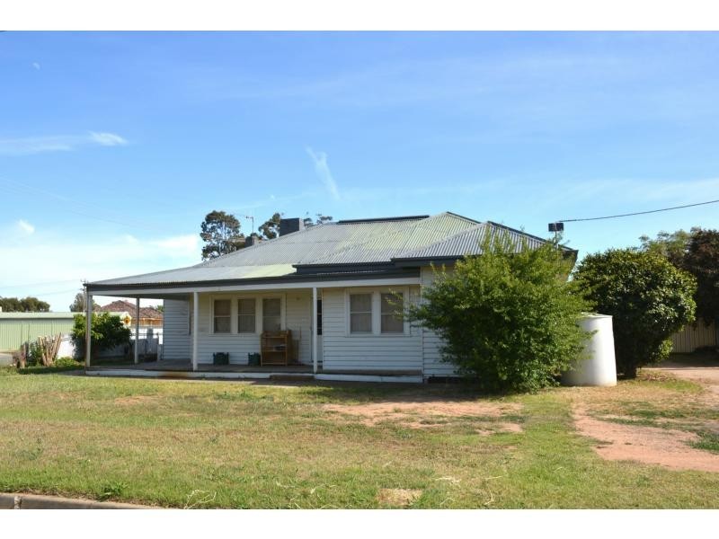 1A & 1B Pine Street, Cobram VIC 3644