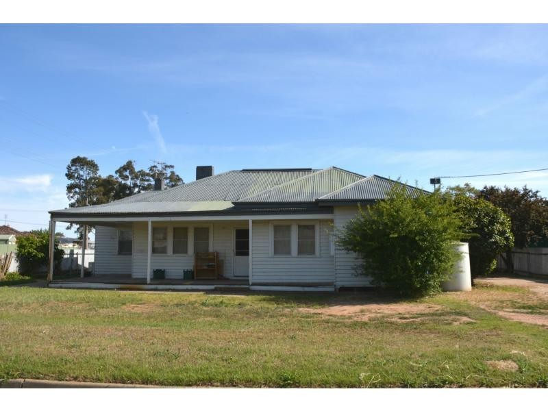 1A & 1B Pine Street, Cobram VIC 3644