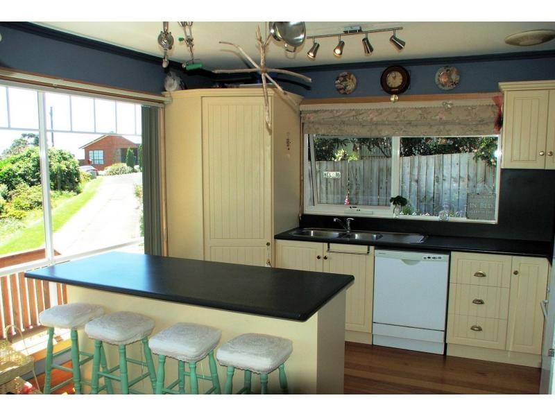 24 Elizabeth Street, Penguin TAS 7316