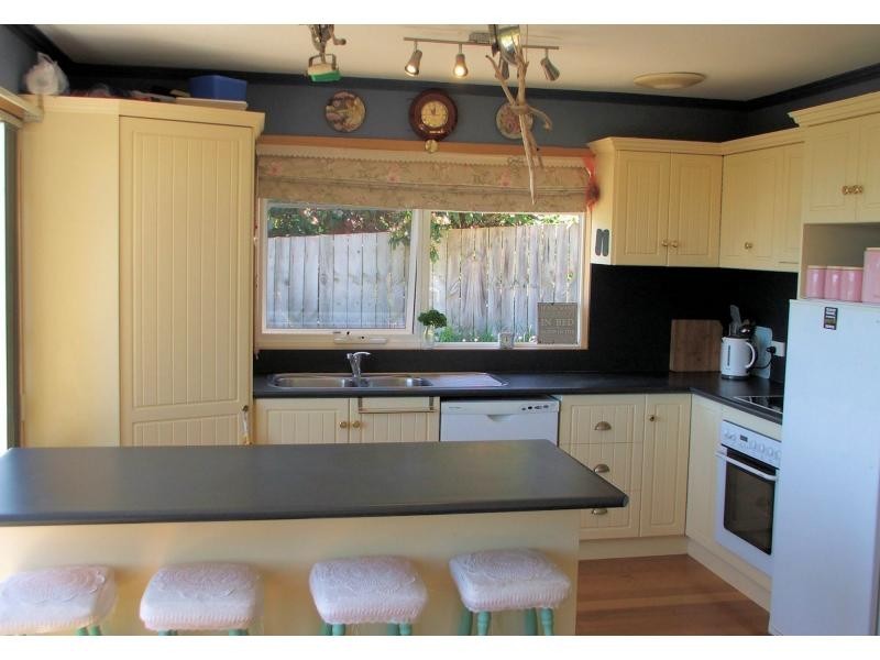 24 Elizabeth Street, Penguin TAS 7316