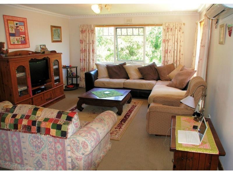 24 Elizabeth Street, Penguin TAS 7316