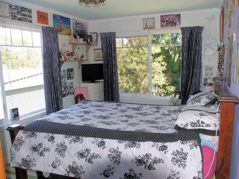 24 Elizabeth Street, Penguin TAS 7316