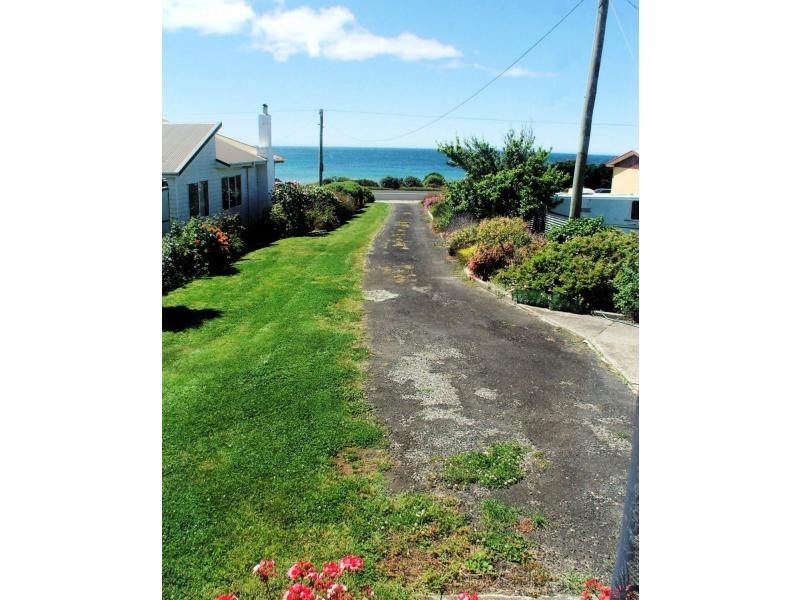 136 Main Road, Penguin TAS 7316