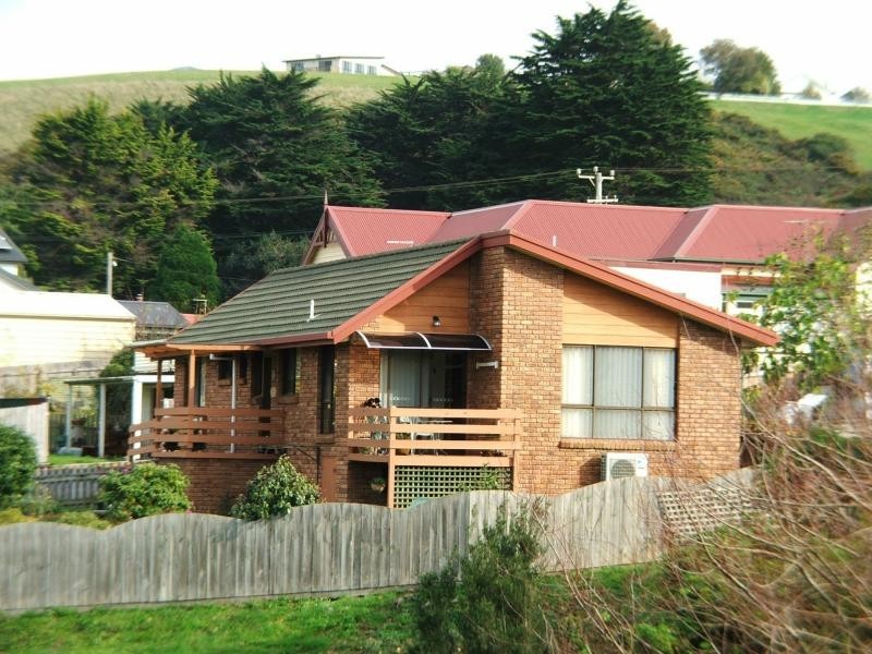 Unit 1/3 Coroneagh Street, Penguin TAS 7316