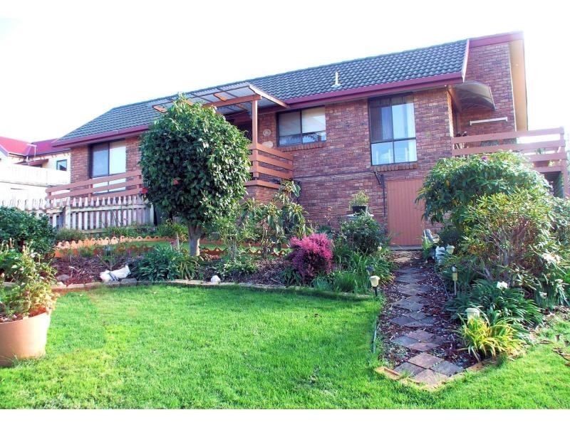 Unit 1/3 Coroneagh Street, Penguin TAS 7316