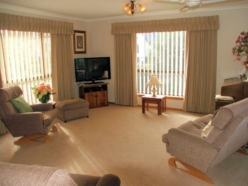 Unit 1/3 Coroneagh Street, Penguin TAS 7316