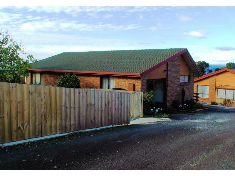 Unit 1/3 Coroneagh Street, Penguin TAS 7316