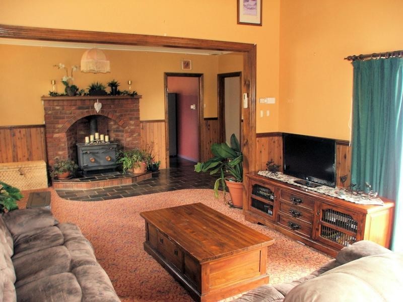 83 Pine Road, Penguin TAS 7316