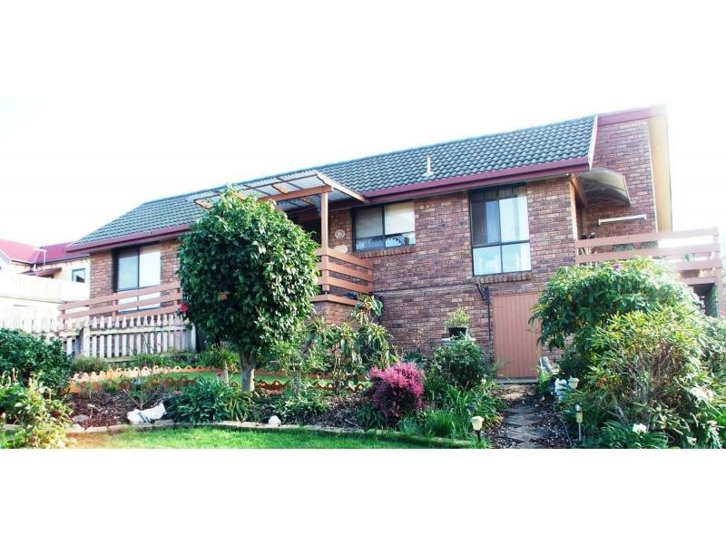 Unit 1/3 Coroneagh Street, Penguin TAS 7316