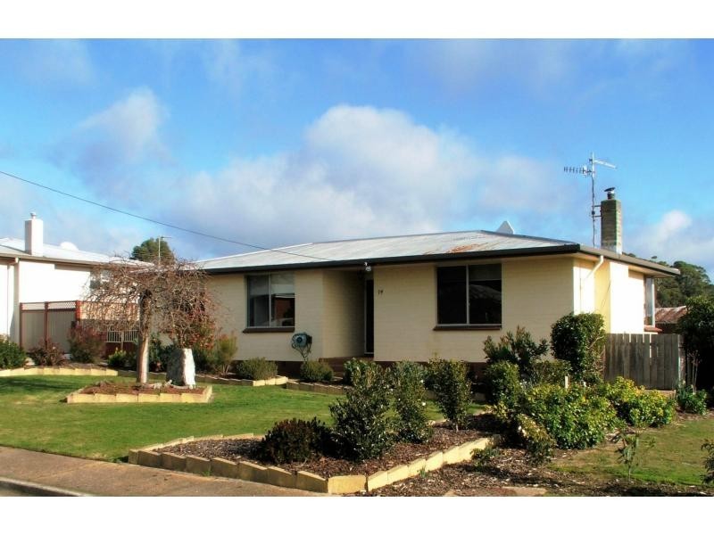 14 Yaxley Street, Penguin TAS 7316