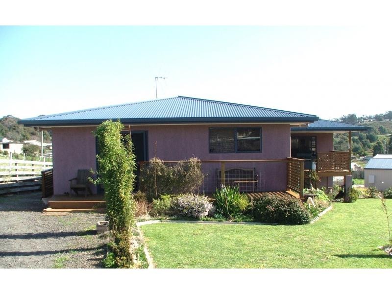 5 Southwood Avenue, Penguin TAS 7316
