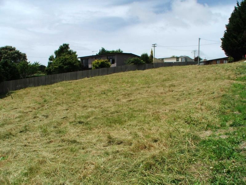13 Evelyn Street, Penguin TAS 7316