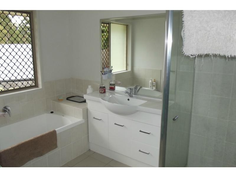 10 McClintock Place, Woombye QLD 4559