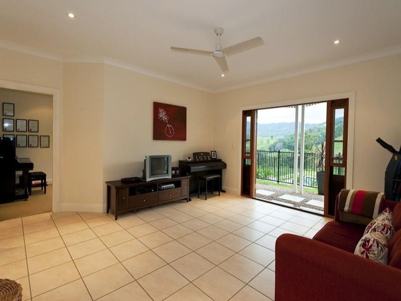 28 Ruwoldts Road, West Woombye QLD 4559