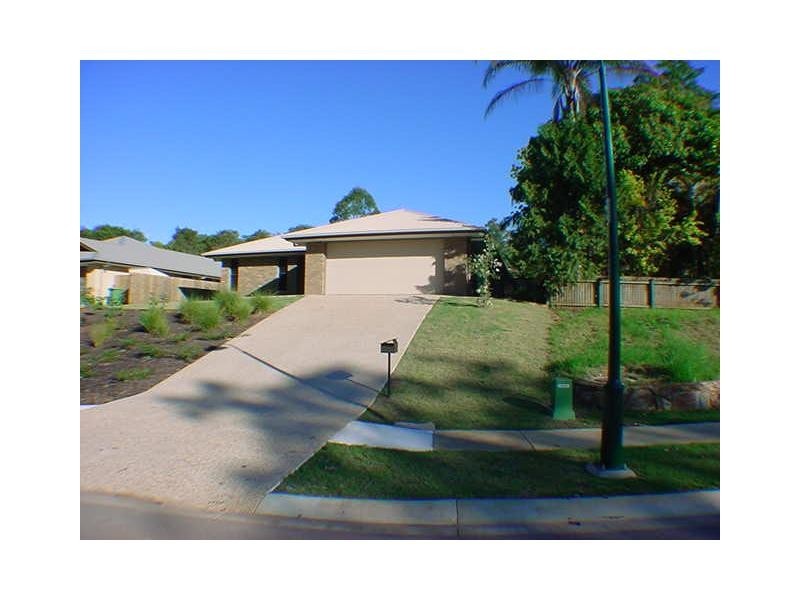 8 Davey Drive, Woombye QLD 4559