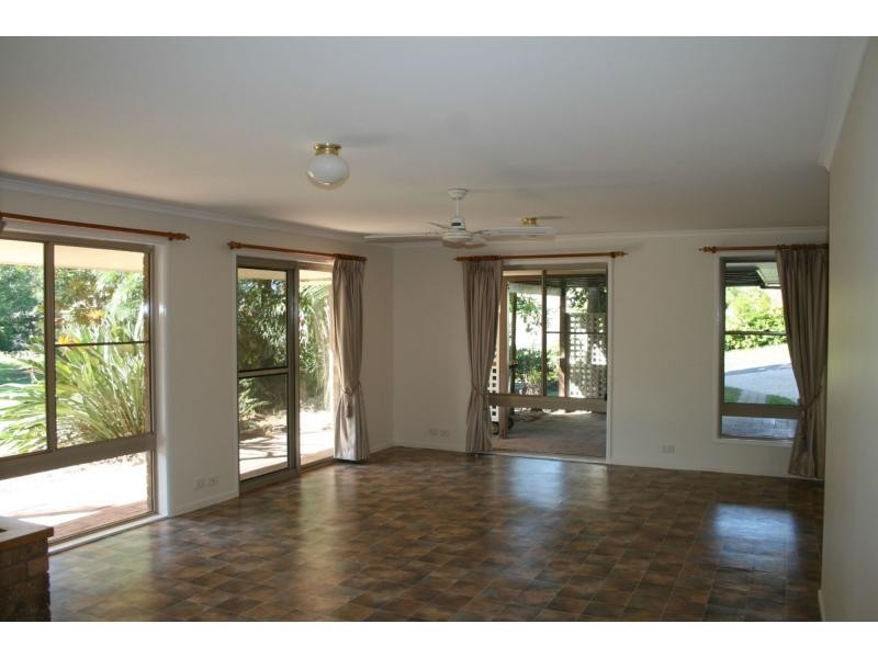 2 Reynolds Close, Woombye QLD 4559