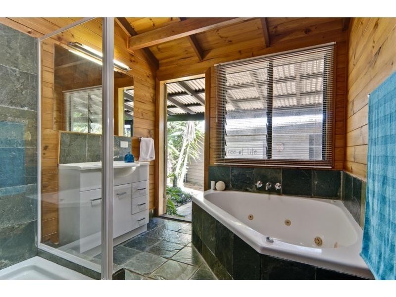 21 Mountain Breeze Court, Coes Creek QLD 4560