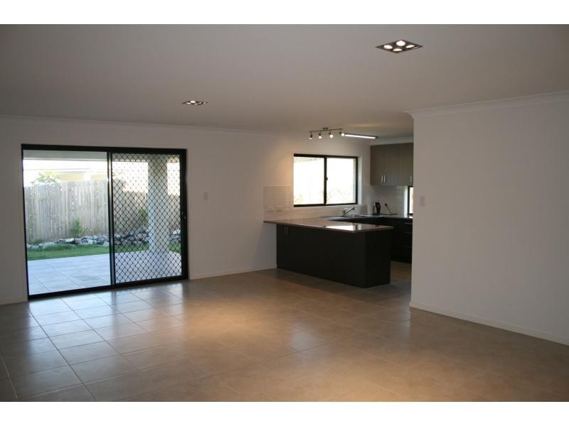 43 ROBERTSON Drive, Burnside QLD 4560
