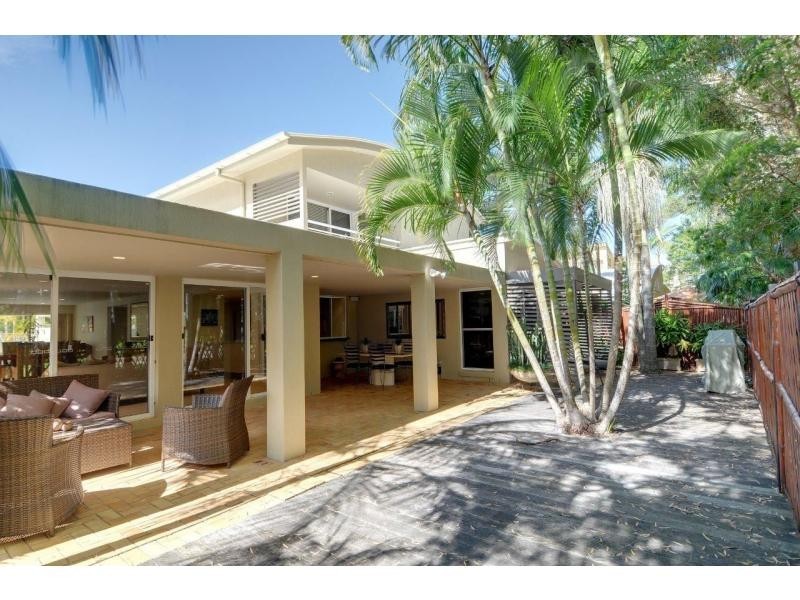 15 Admiralty Drive, Alexandra Headland QLD 4572