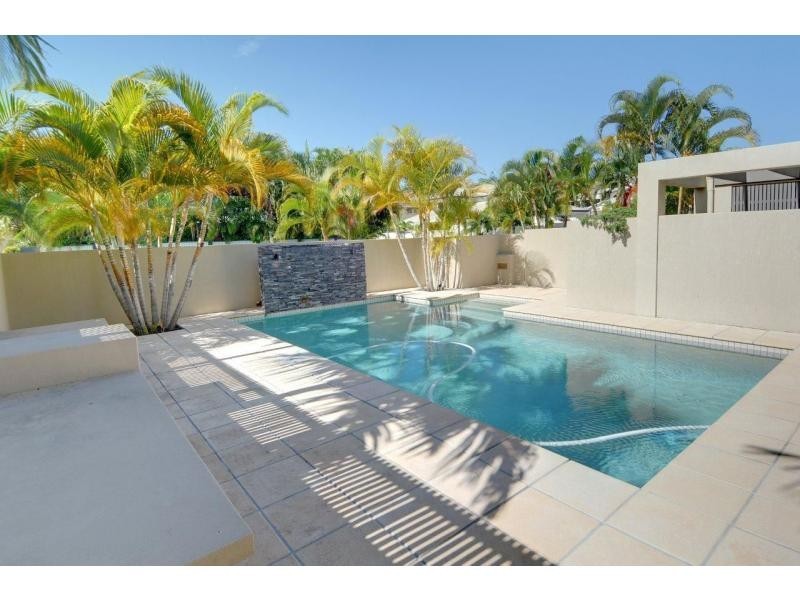 15 Admiralty Drive, Alexandra Headland QLD 4572