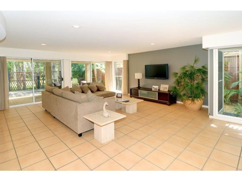 15 Admiralty Drive, Alexandra Headland QLD 4572