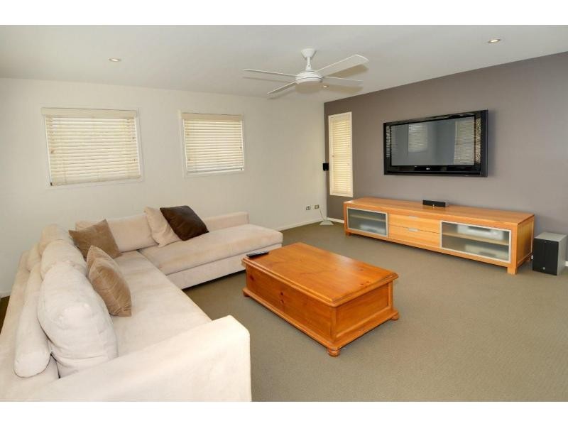 15 Admiralty Drive, Alexandra Headland QLD 4572