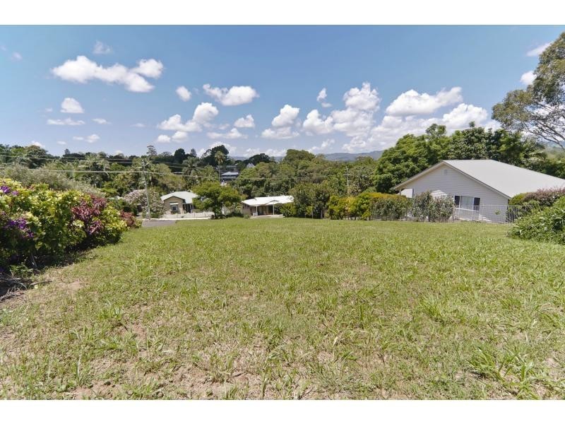 11 Dinmore Street, Woombye QLD 4559