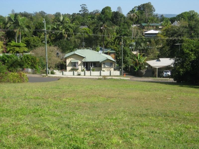 11 Dinmore Street, Woombye QLD 4559